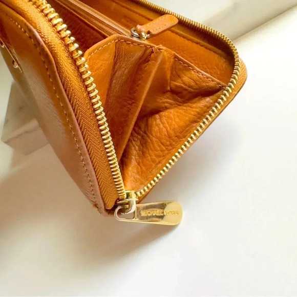 Micheal Kors Jet Set Pebbled Leather Large Zip Around Wallet - Picture 10 of 13